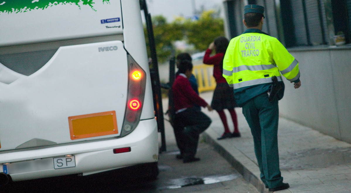 La dgt realiza una campana de vigilancia del transporte escolar