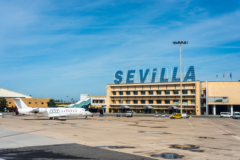 Atedibus reclama una terminal de autobuses en el aeropuerto de sevilla