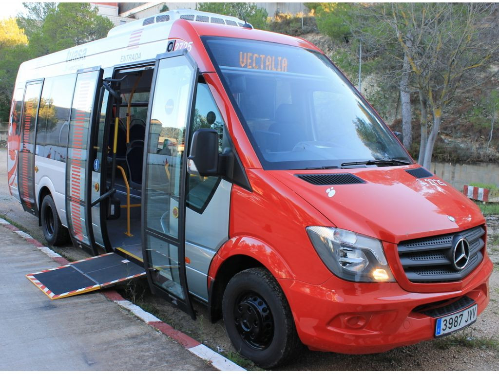 Alcoy adjudica dos autobuses electricos para tuasa