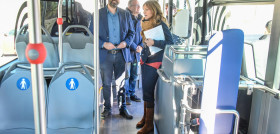 Rubíbus estrena nueve autobuses hibridos de mercedes benz