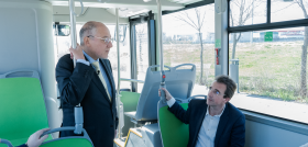 El alcalde de leganes visita las instalaciones de karsan espana