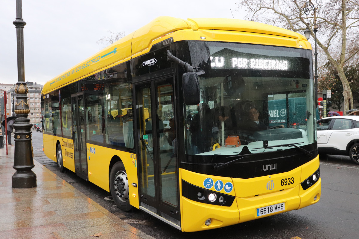 Ourense incorpora su primer autobus electrico de unvi