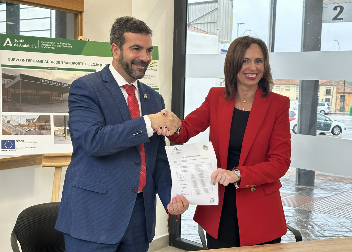 Andalucia inaugura el intercambiador de transportes de loja