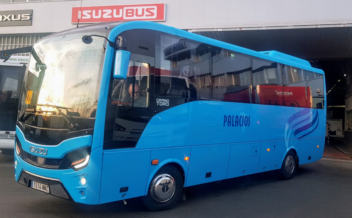 Cespedosa estrena un grand toro de isuzu bus