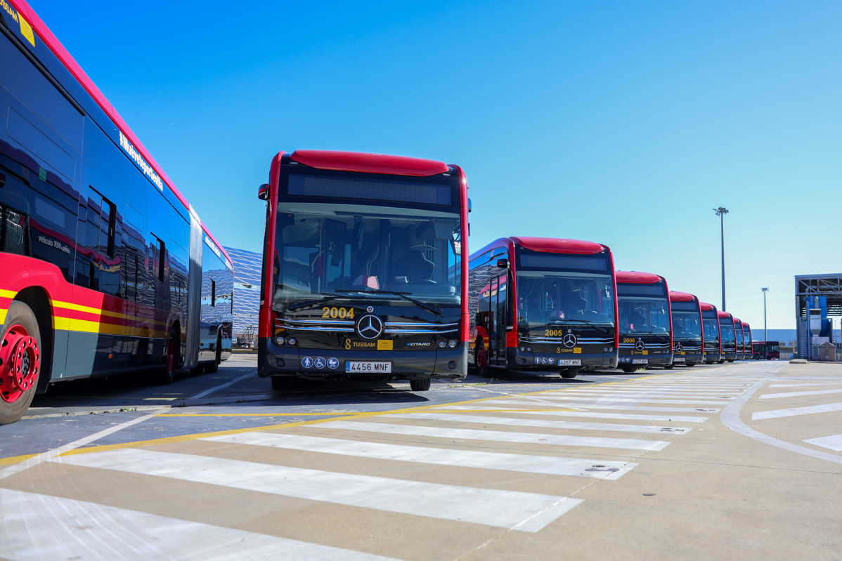 Tussam incorpora 11 autobuses articulados electricos de mercedes benz