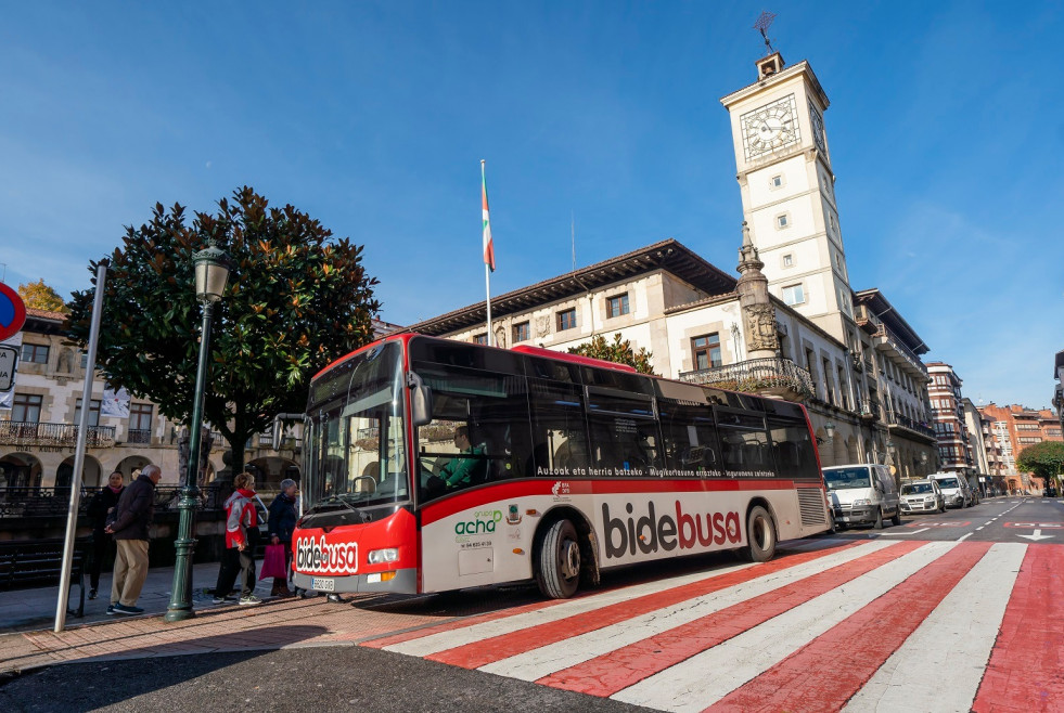 El autobus urbano de guernica supera el millon de usuarios en 14 anos