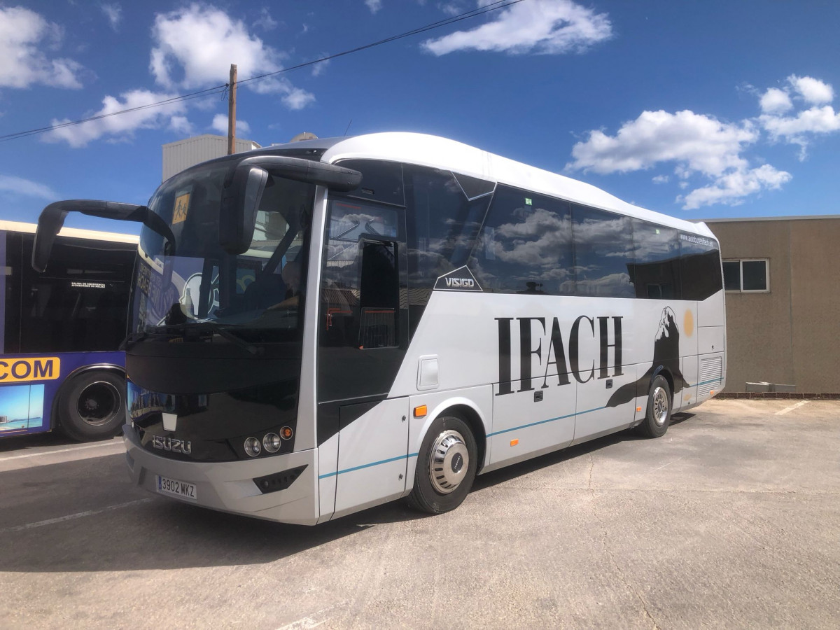 Autobuses ifach incorpora un midibus visigo de isuzu