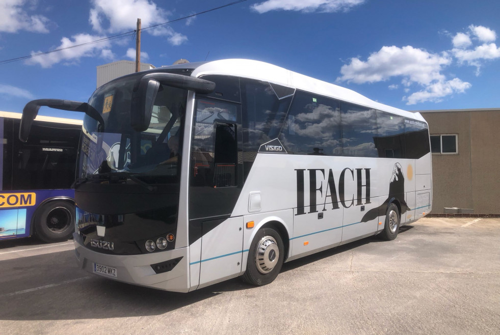 Autobuses ifach incorpora un midibus visigo de isuzu