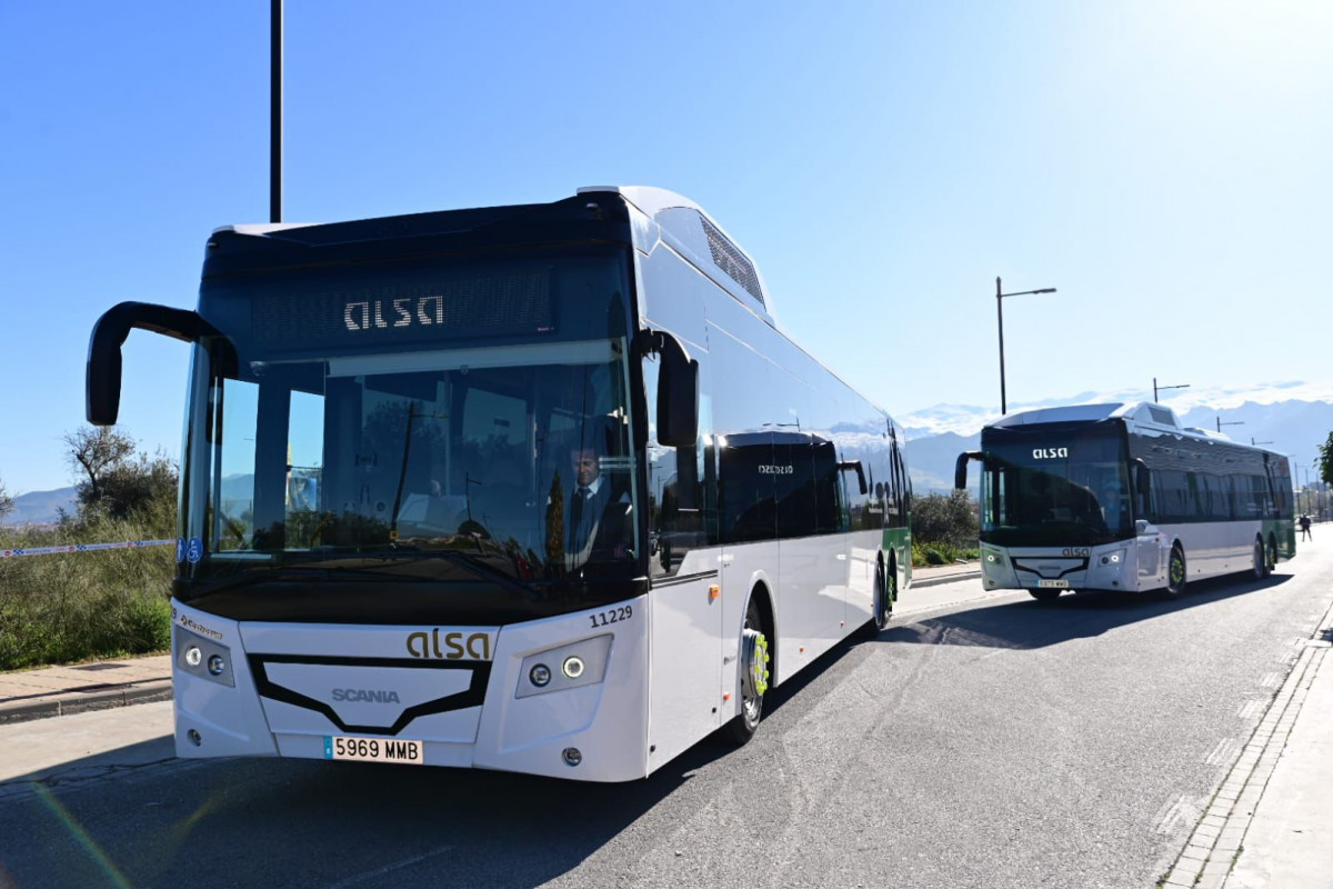 El consorcio de granada renueva su flota con dos autobuses hibridos