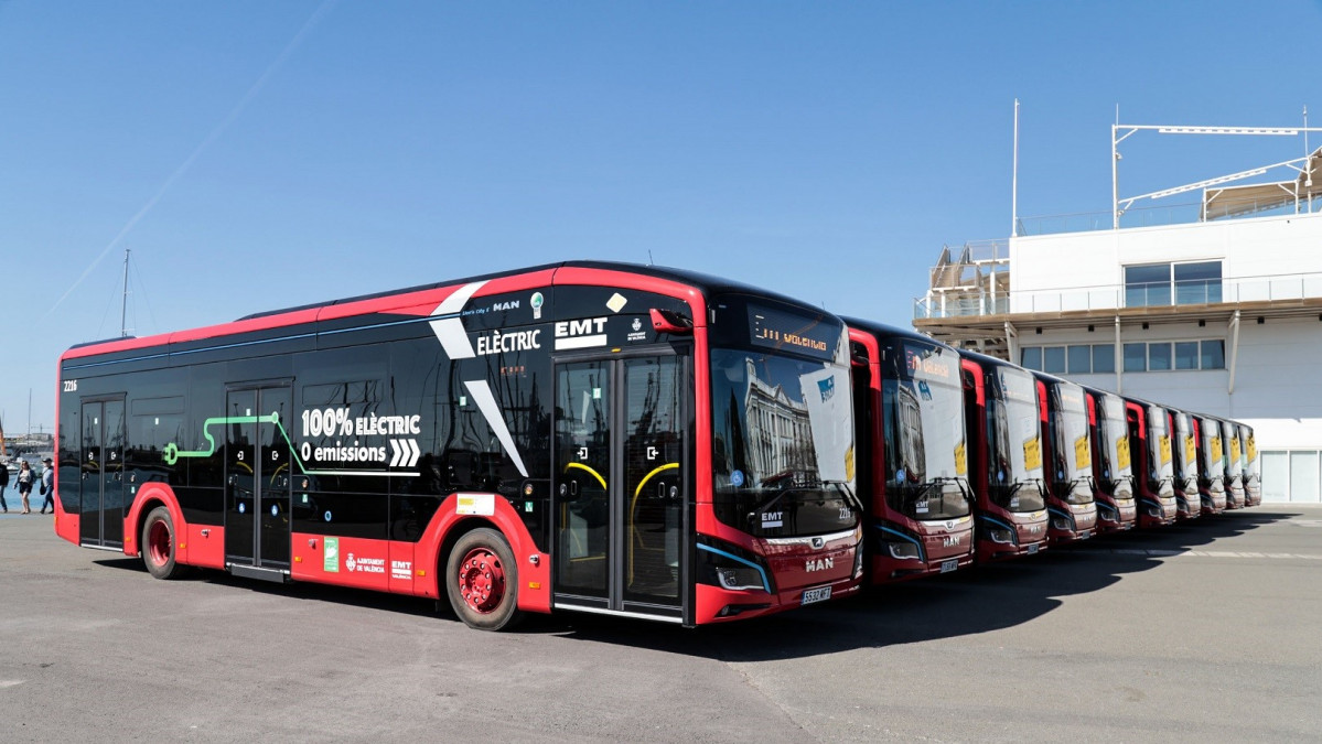 La emt de valencia adjudica la compra de 57 autobuses electricos e hibridos