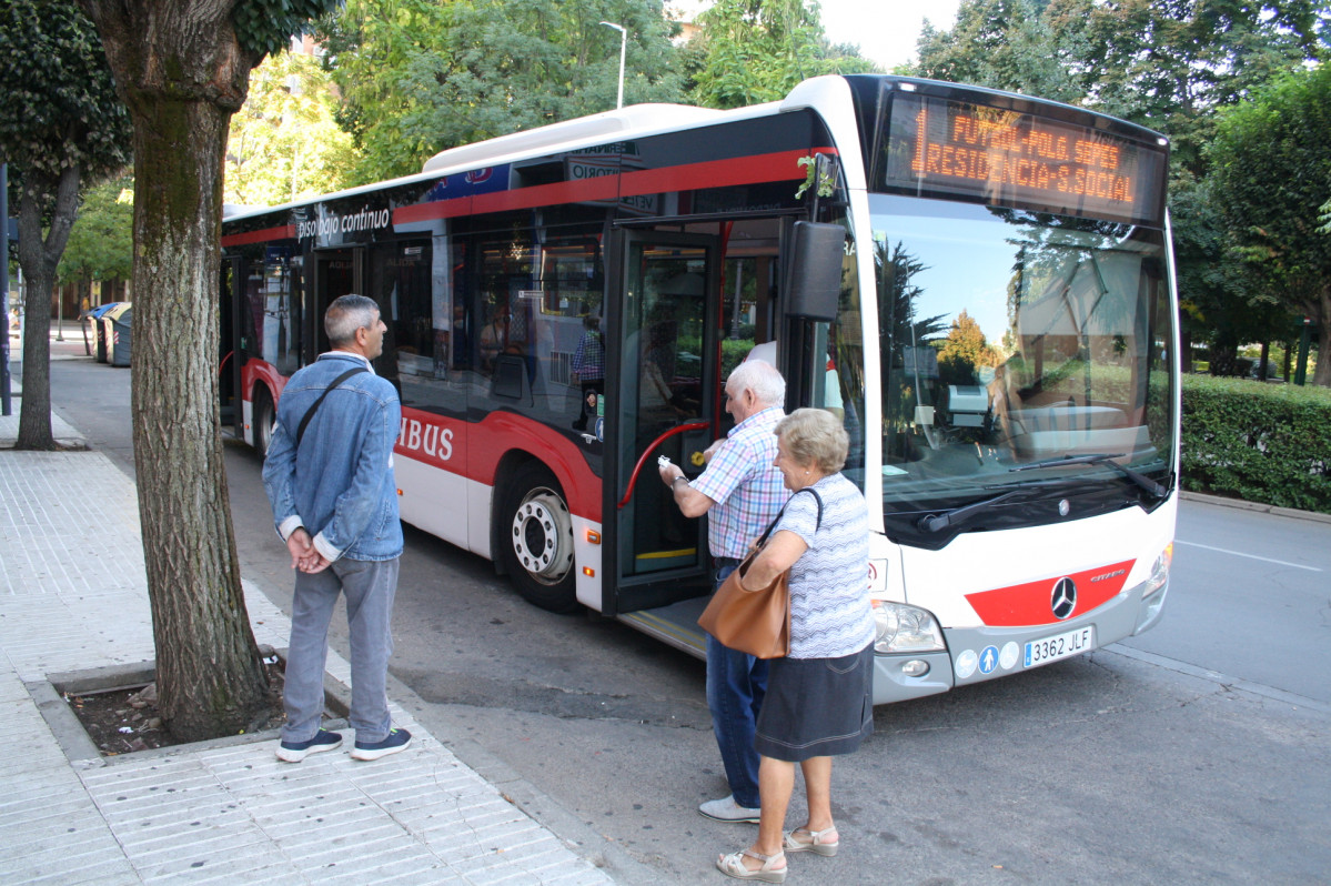 Plena inclusion evaluara la accesibilidad cognitiva de nueve lineas de autobuses