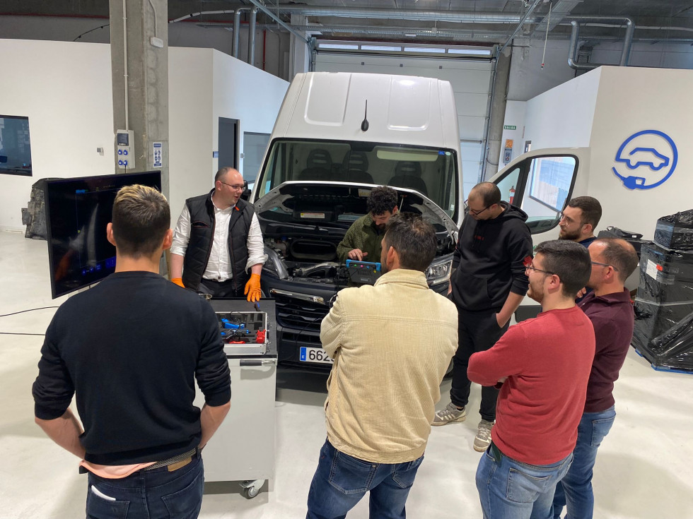 Top truck imparte un master en osciloscopio digital para el diagnostico de vi