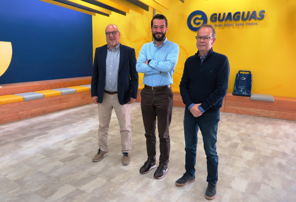 El nuevo director de transportes de gran canaria visita la sede de guaguas municipales