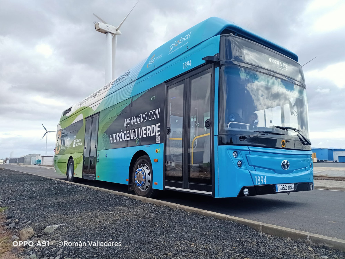 Global pone en marcha el primer autobus de hidrogeno de canarias