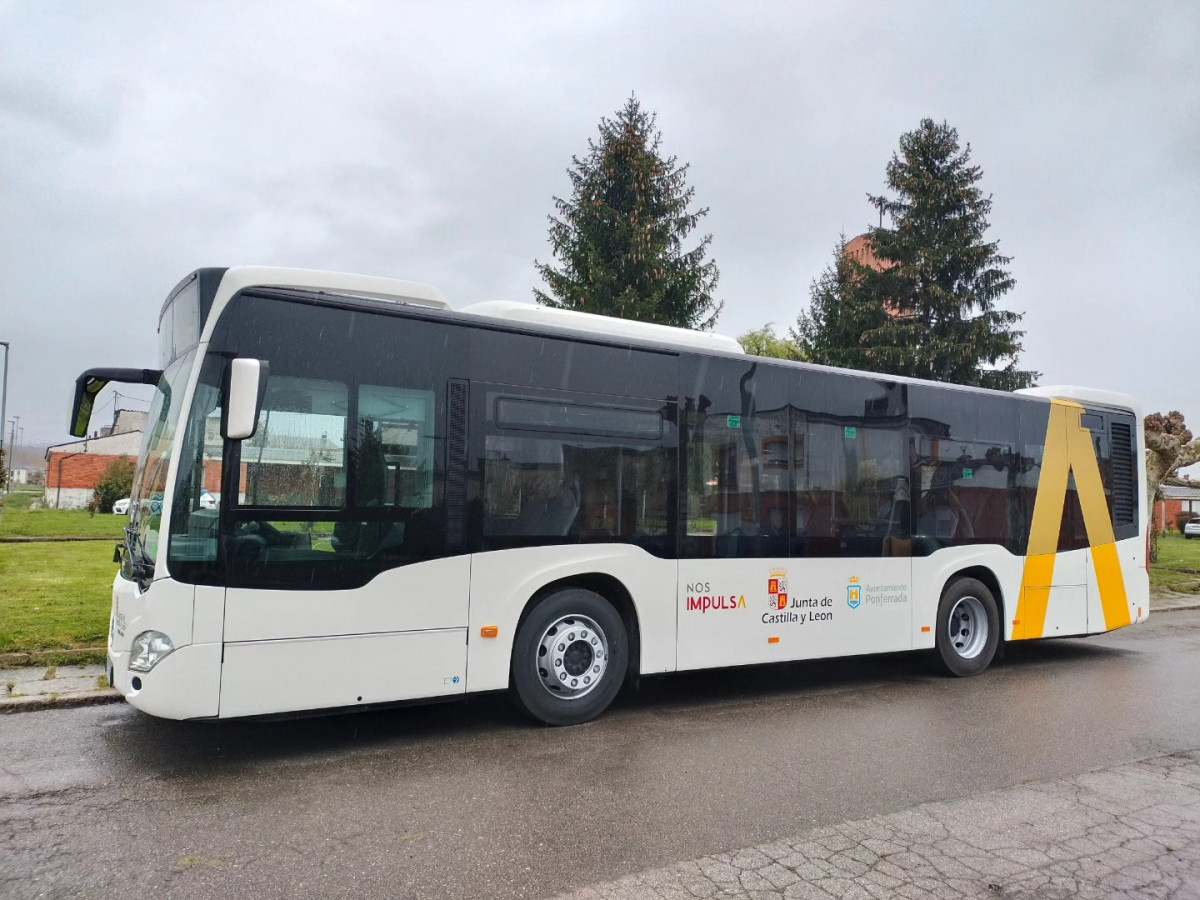 Ponferrada incorpora dos autobuses de mercedes benz