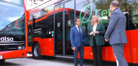 Alsa estrena dos autobuses electricos mercedes benz en granada