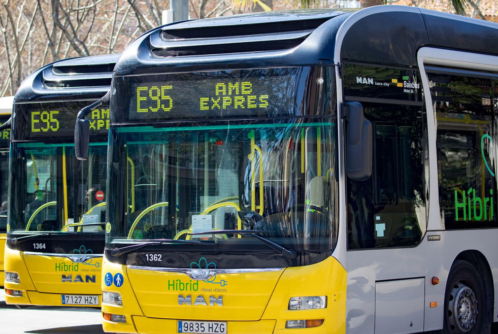 El amb de barcelona suma 16 nuevos autobuses