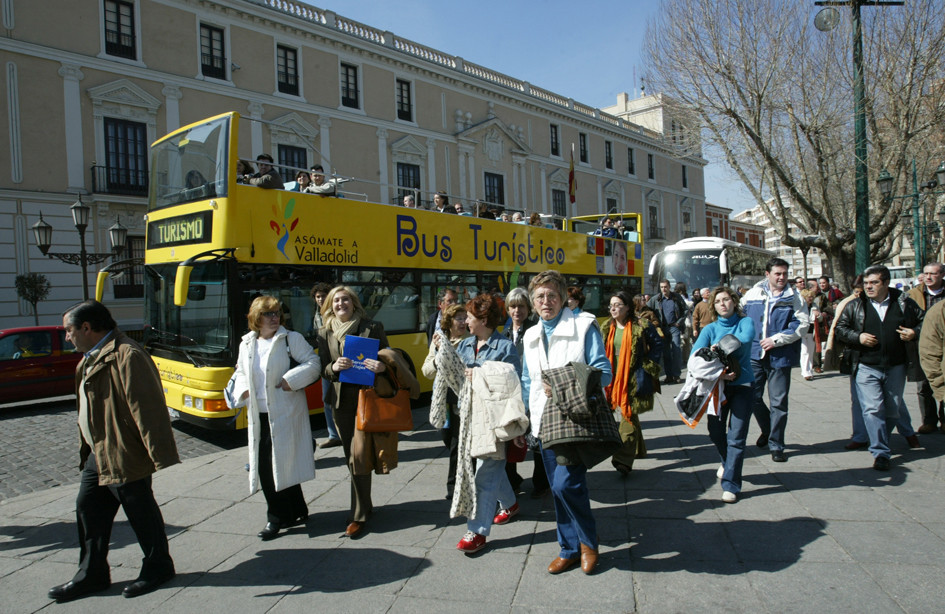 Valladolid adjudica el autobus turistico electrico a cordial bus