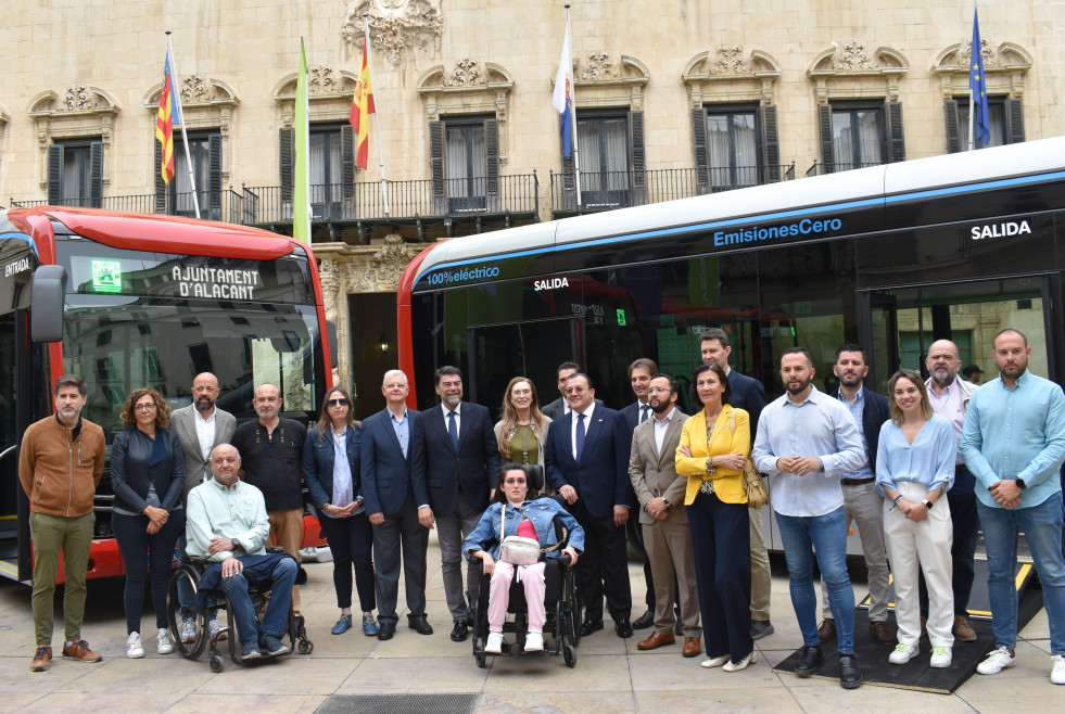 Vectalia incorpora otros cuatro autobuses electricos en alicante