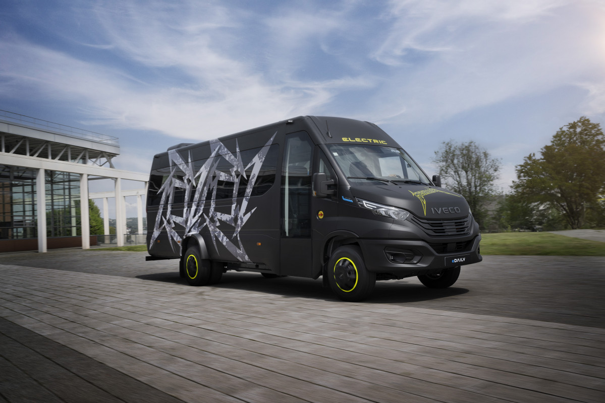 Iveco bus hace mas sostenible la gira m72 de metallica por europa