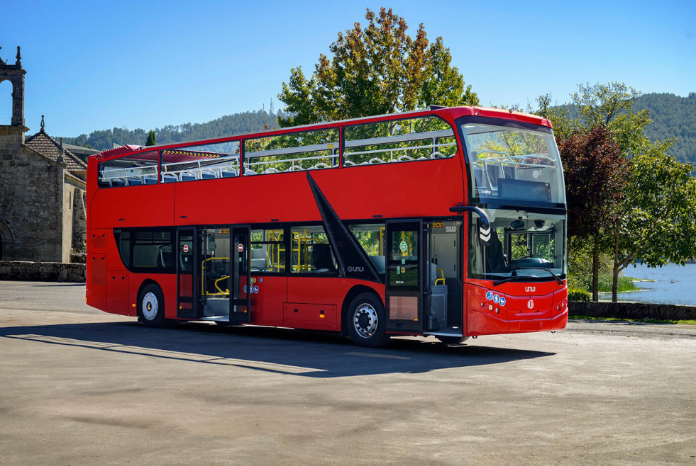 Zaragoza compra tres autobuses turisticos electricos de unvi