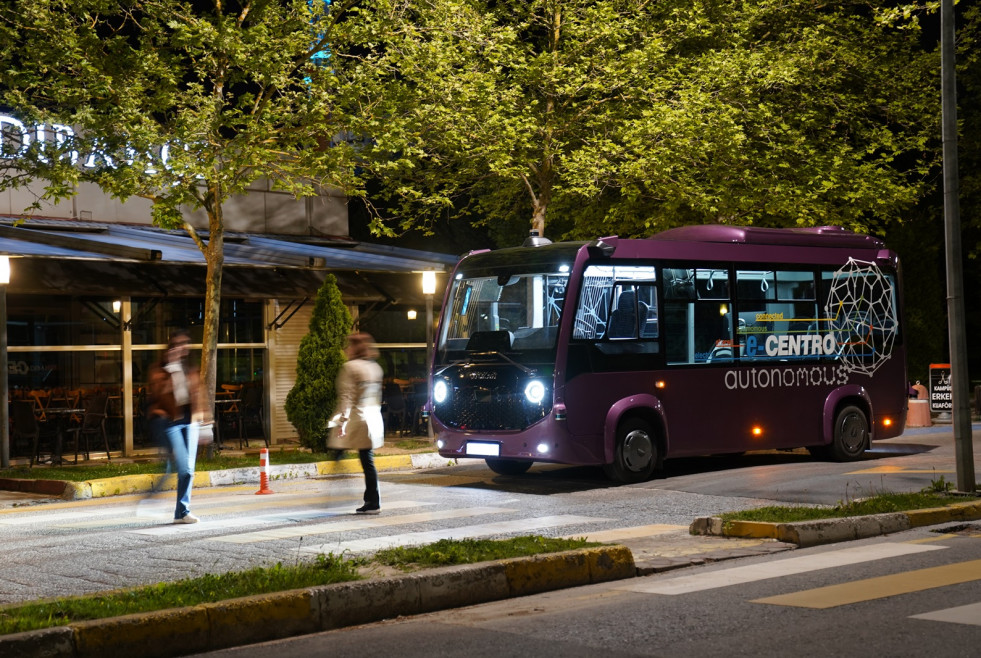Otokar expone el e centro autonomo en busworld turquía