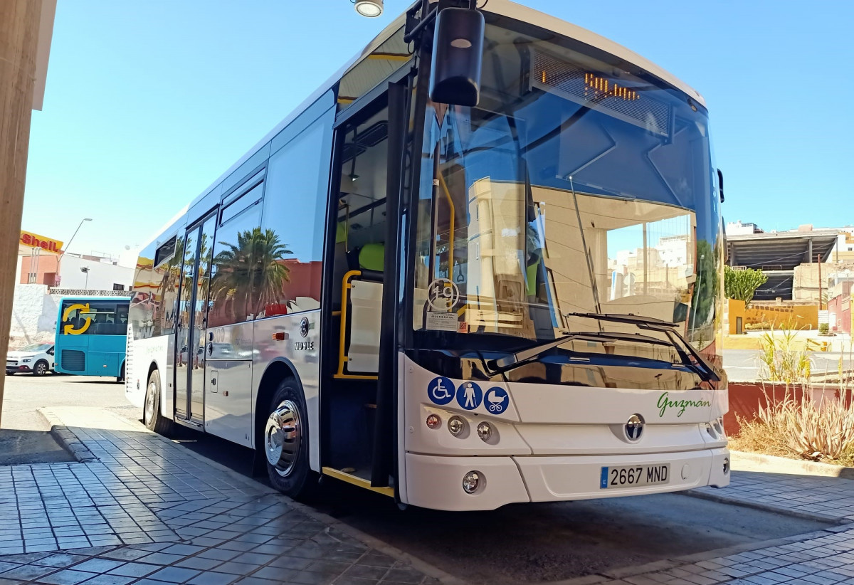 Guaguas guzman estrena un midibus md9 le de temsa