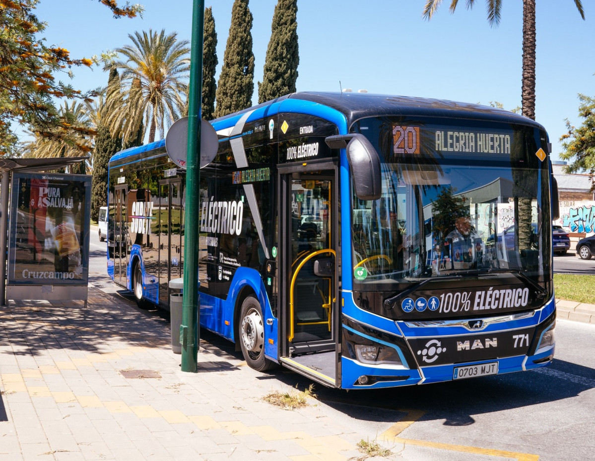 La emt de malaga licita la compra de 10 autobuses hibridos articulados