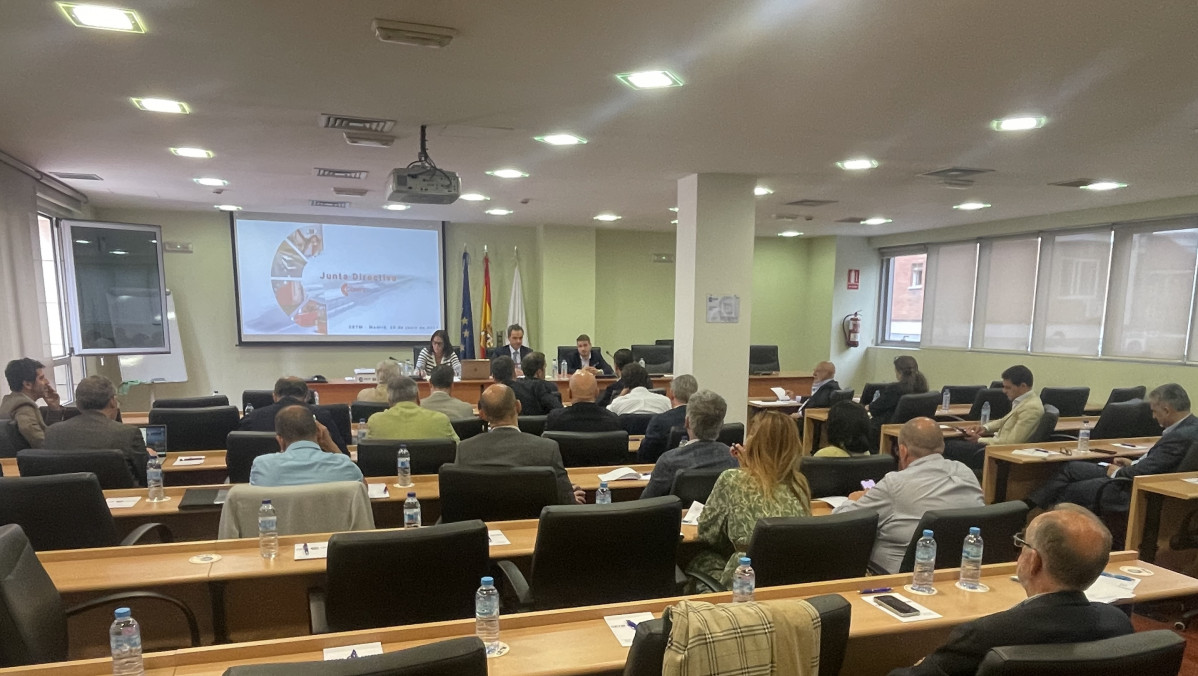 Confebus repasa los retos del sector de cara al segundo semestre
