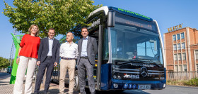 Jimenez presenta el primer autobus electrico del transporte de la rioja