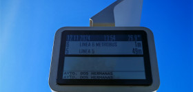Dos hermanas instala paneles solares en la red de transporte urbano