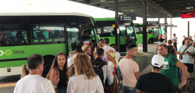 Titsa aumenta viajes y ajusta horarios para mejorar la puntualidad