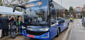 Ruiz prueba el autobus autonomo de karsan en leganes