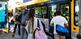 El transporte publico metropolitano del amb recibe un notable