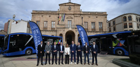 Ruiz presenta 11 autobuses electricos para el transporte publico de linares