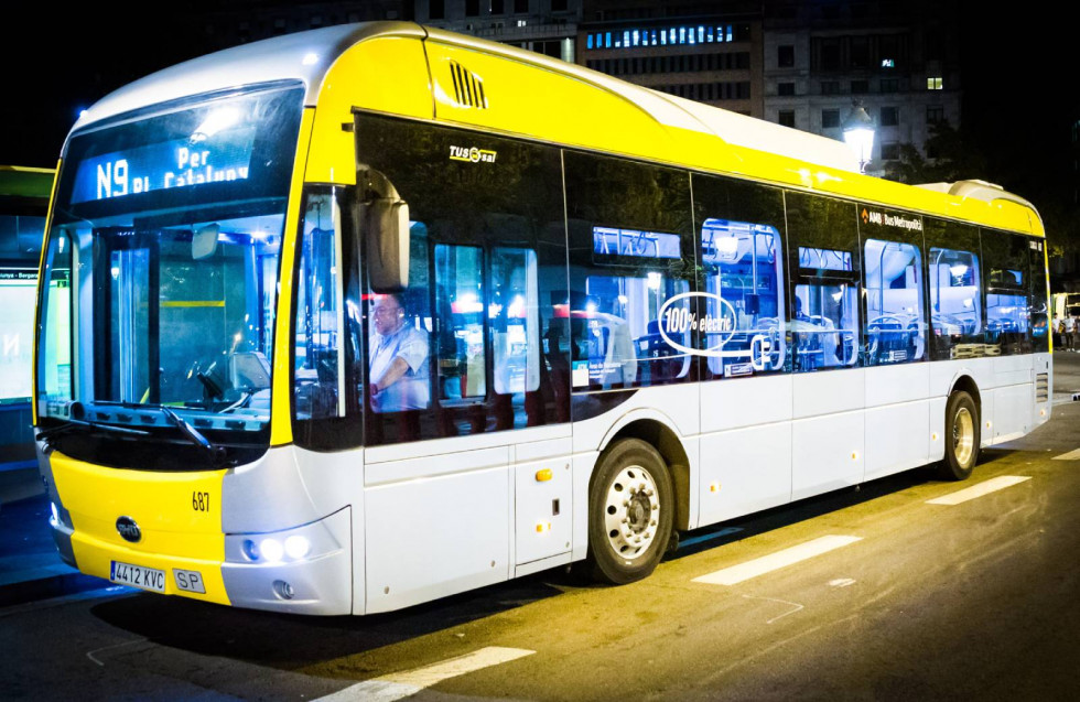 El amb de barcelona ampliara las paradas intermedias a demanda del nitbus