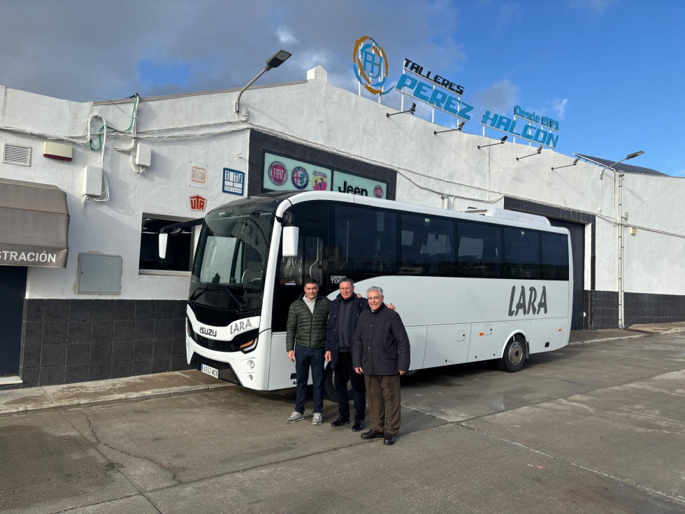 Autocares lara incorpora a su flota un isuzu grand toro