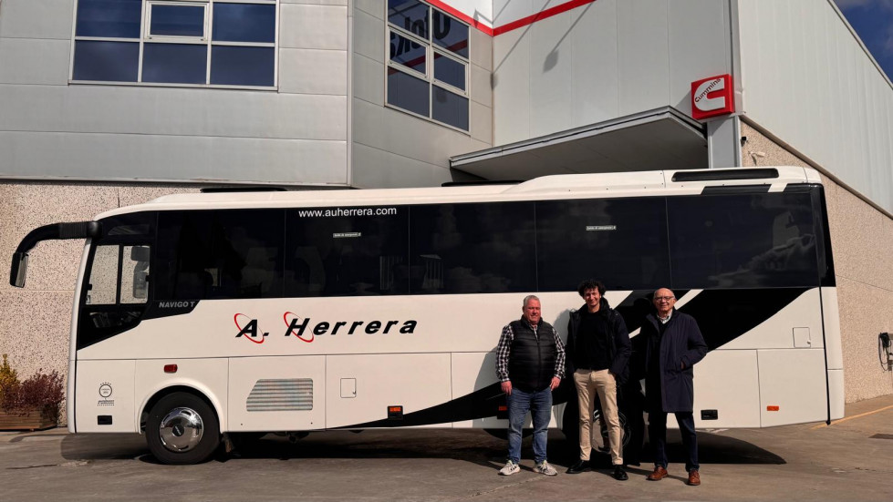 Autobuses urbanos angel herrera incorpora un otokar navigo th mega