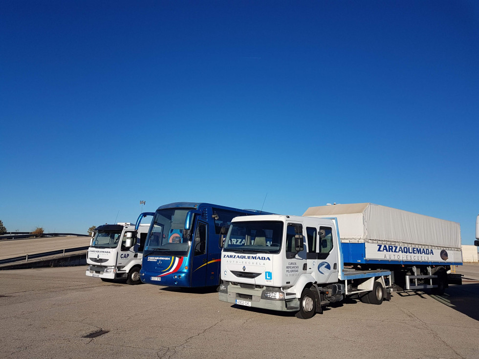 La ue rebaja la edad minima para conducir autobuses de 24 a 21 anos