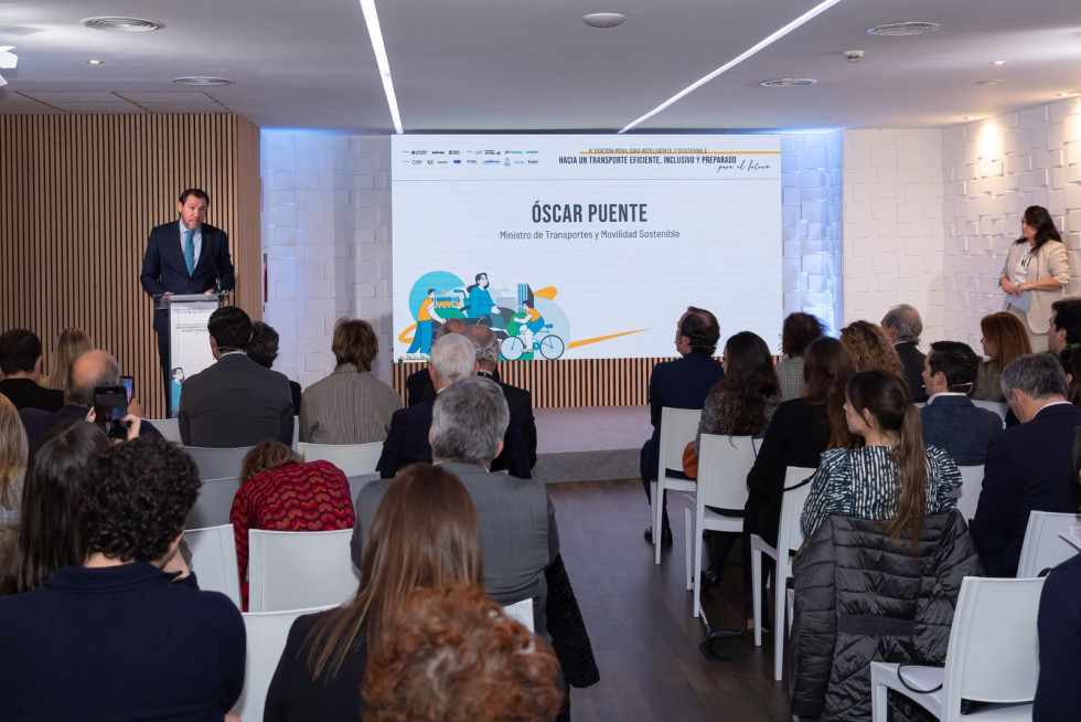 Puente recuerda la importancia del transporte publico para favorecer la descarbonizacion