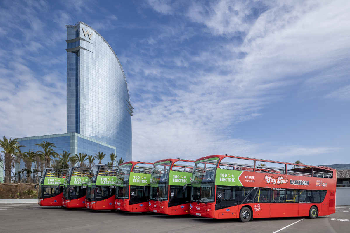 Grupo julia y moventis electrifican el barcelona city tour