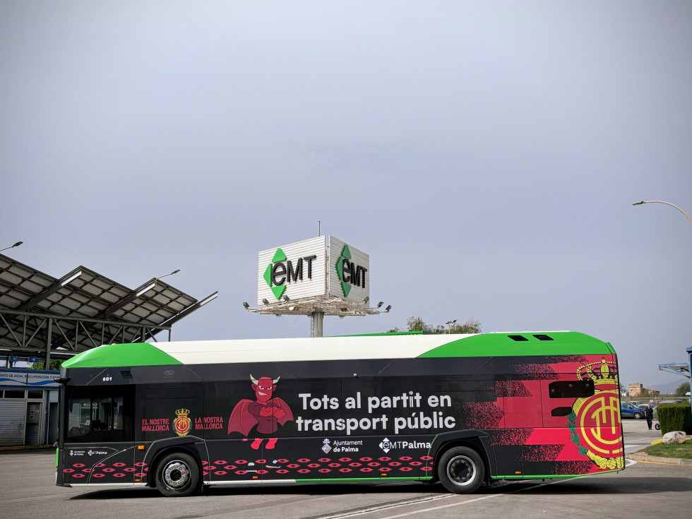 La emt de palma estrena los cinco autobuses de hidrogeno que estaban parados desde 2023