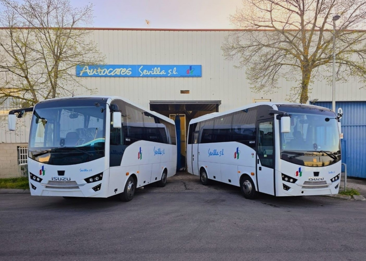 Autocares sevilla incorpora a su flota dos isuzu novo