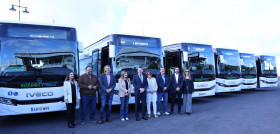 Arrecife bus presenta 13 nuevos autobuses hibridos de iveco bus