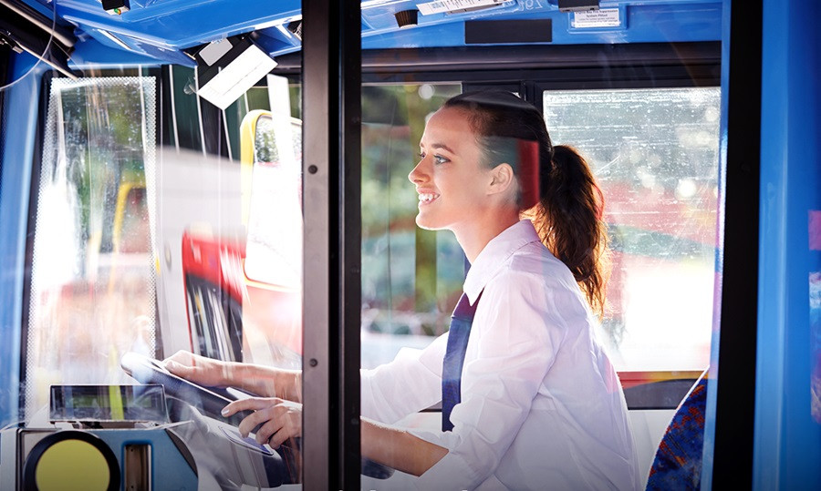 Confebus valora positivamente la iniciativa del gobierno para incorporar conductores