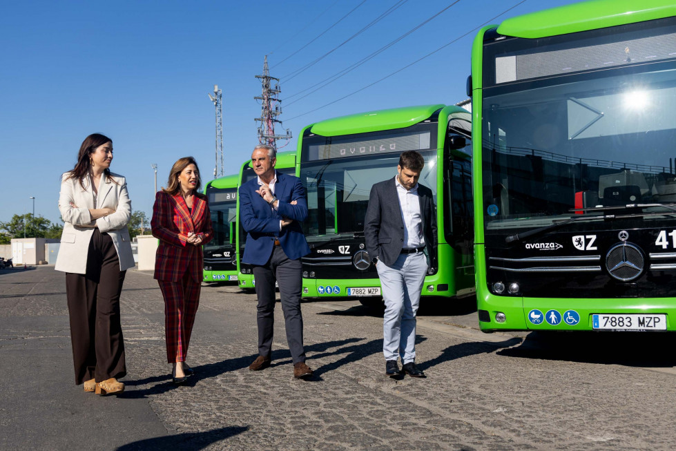 Zaragoza presenta 11 nuevos autobuses de los 40 adquiridos