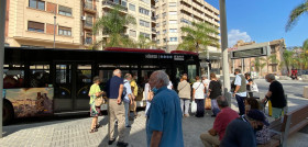 El autobus salva la movilidad durante el apagon del siglo