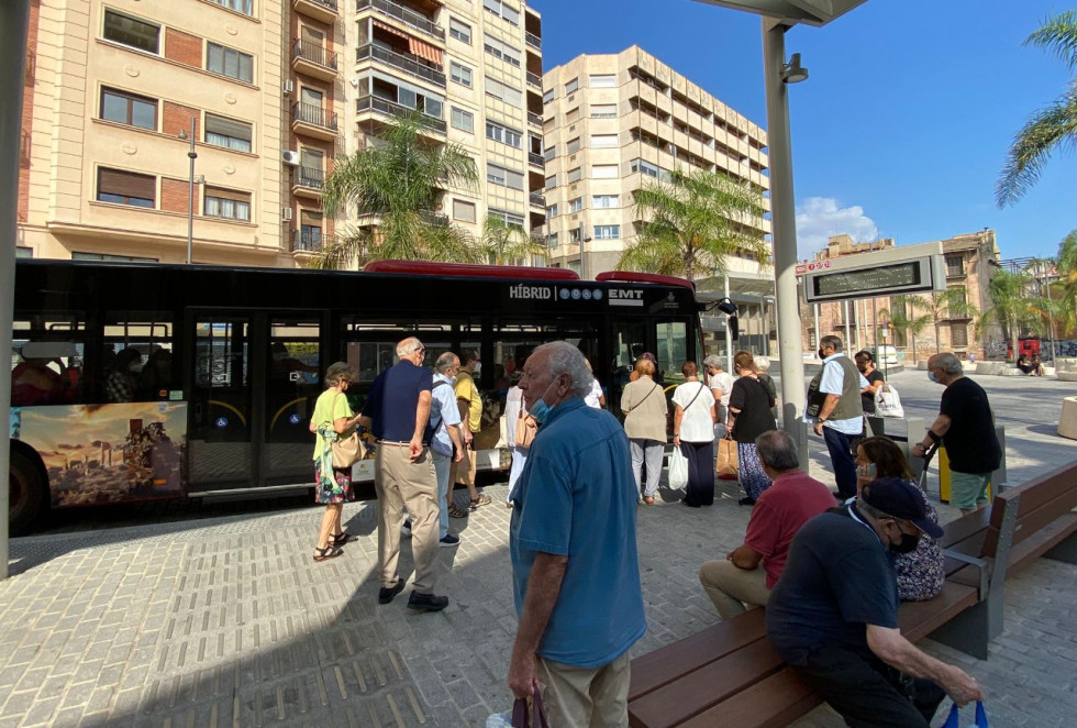El autobus salva la movilidad durante el apagon del siglo