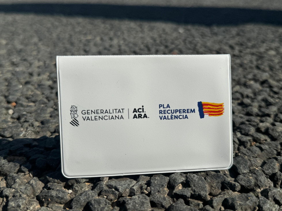 La generalitat valenciana reparte 200000 tarjetas de transporte gratuito