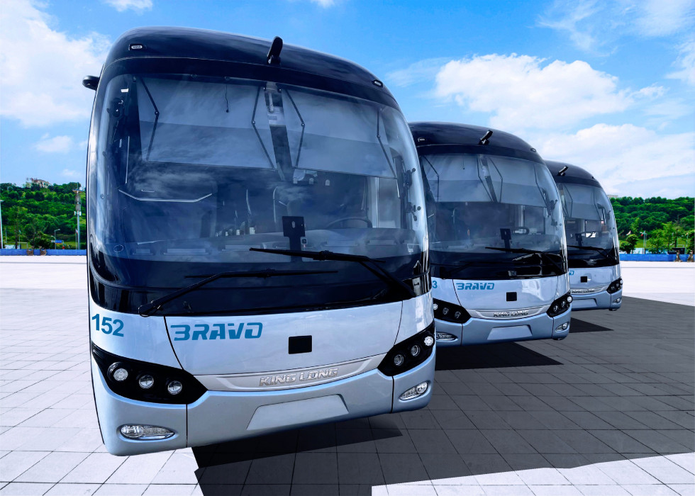 Autocares bravo incorpora tres unidades de king long